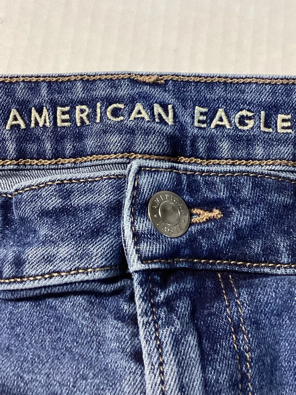 AE 90s Y2KHigh-Rise Slim Mom Jeans in Medium Blue Denim sz 12 - Picture 3 of 11